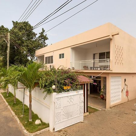 Agoo Hostel (Adults Only) Акра Екстериор снимка