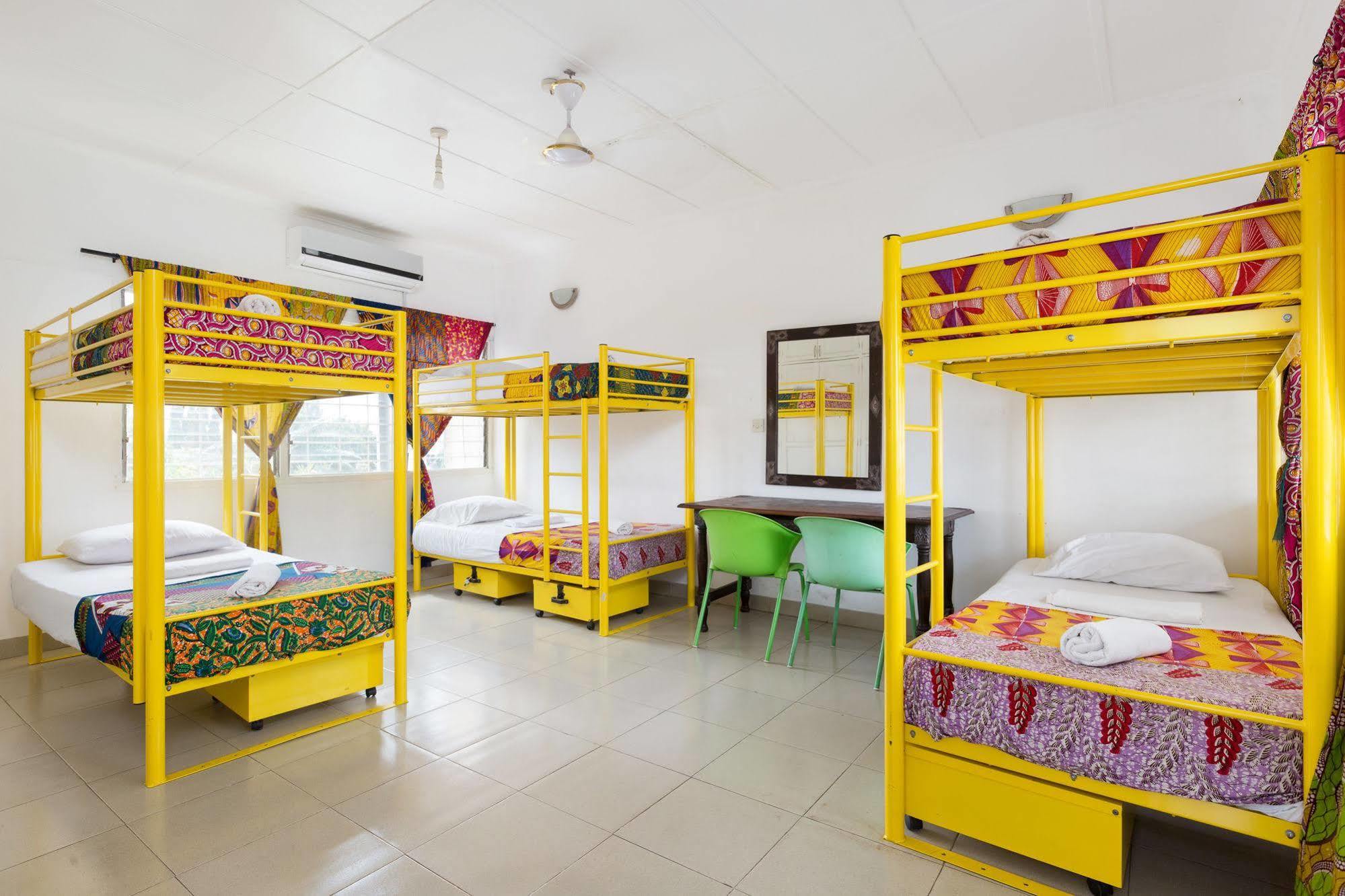 Agoo Hostel (Adults Only) Акра Екстериор снимка