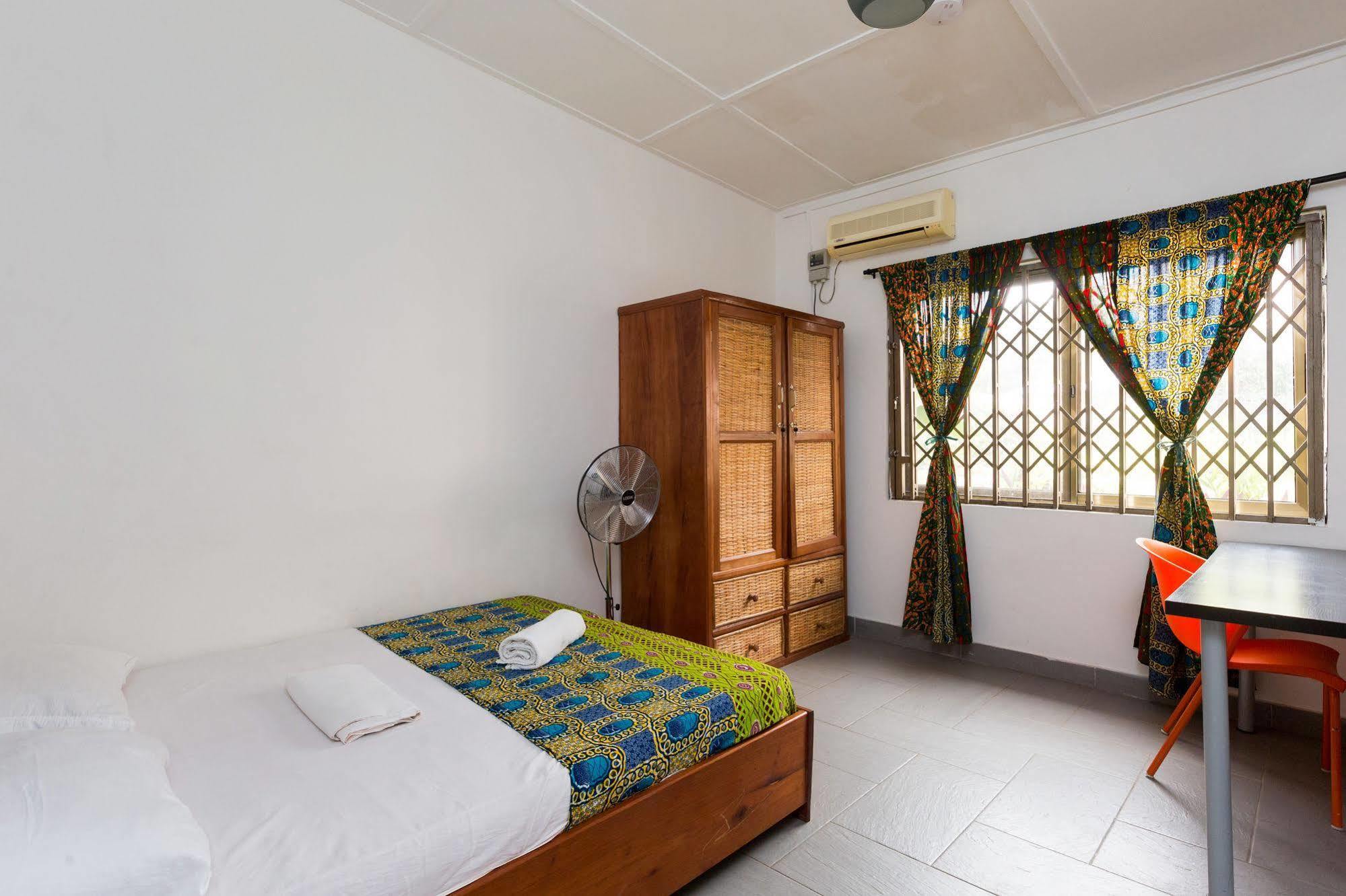 Agoo Hostel (Adults Only) Акра Екстериор снимка