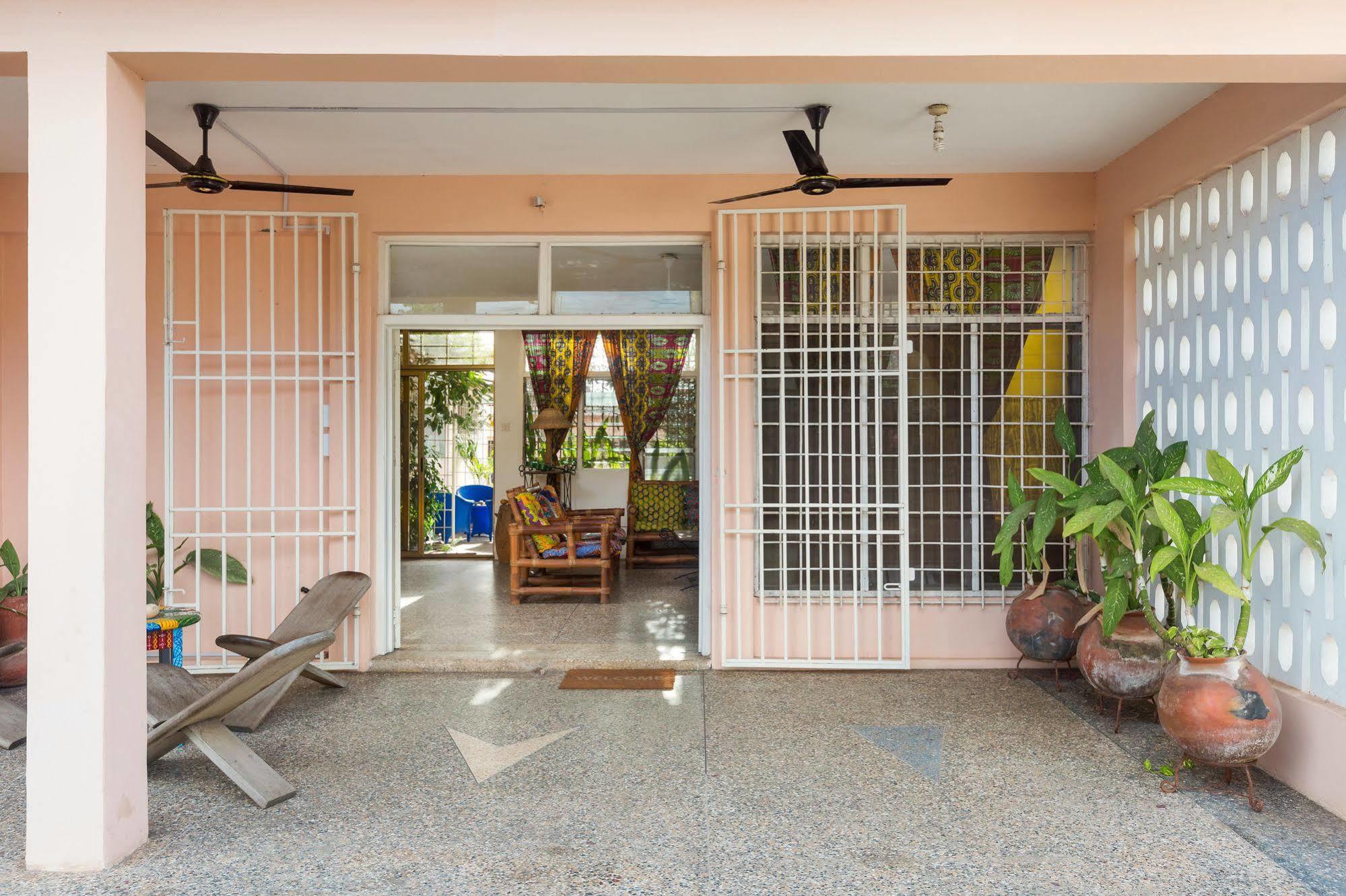 Agoo Hostel (Adults Only) Акра Екстериор снимка