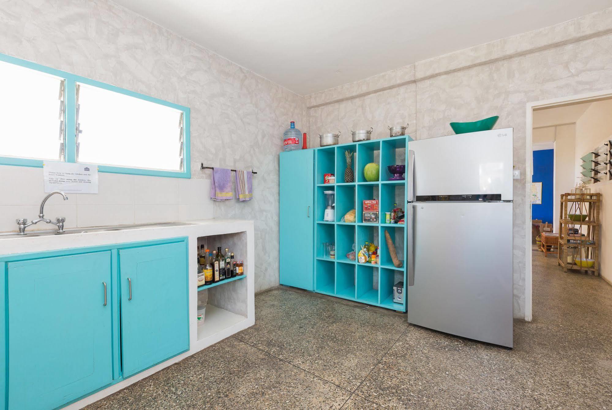Agoo Hostel (Adults Only) Акра Екстериор снимка