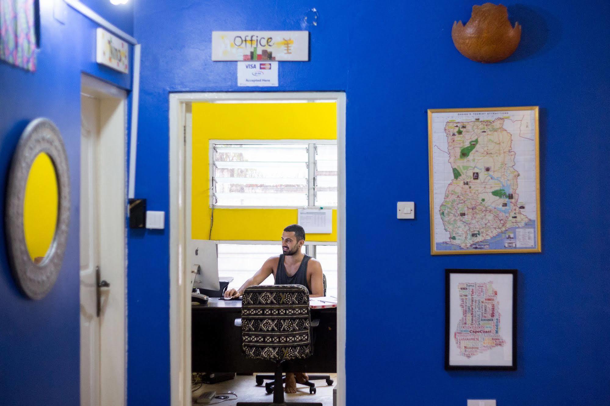 Agoo Hostel (Adults Only) Акра Екстериор снимка