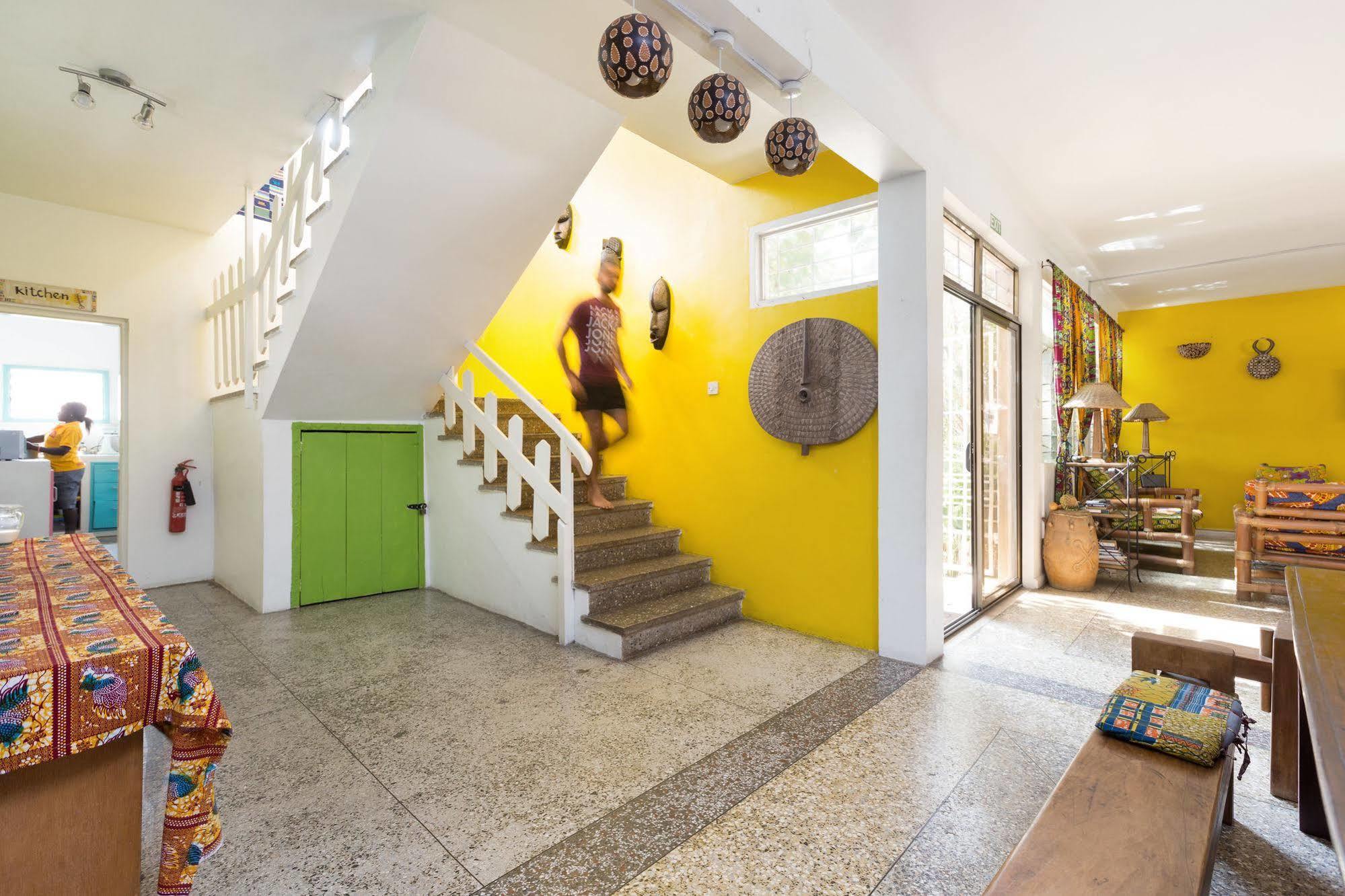 Agoo Hostel (Adults Only) Акра Екстериор снимка